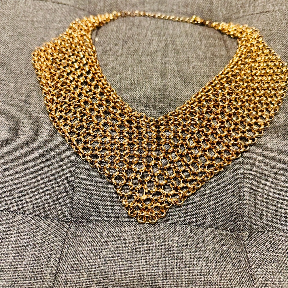 Elegant Gold Mesh Necklace
